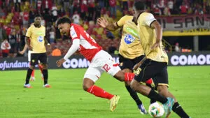 Santa Fe rema, pero no alcanza: las claves del empate ante Águilas Doradas