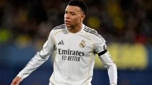 Mbappé se luce con doblete y coloca al Real Madrid como líder provisional