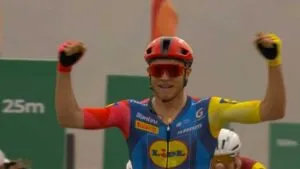 Jonathan Milan domina el sprint y conquista la primera etapa del AlUla Tour