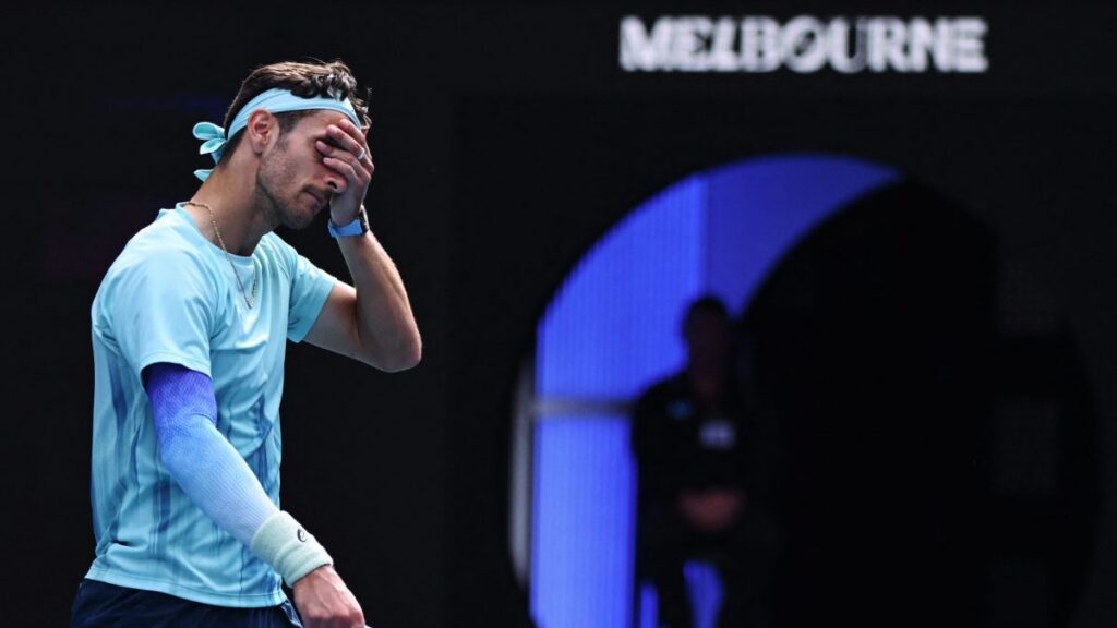 Musetti incrédulo ante su lesión. Reuters