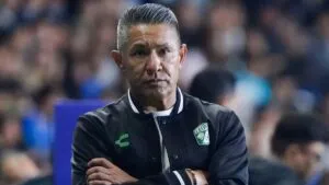 Nacho Ambriz celebra el compromiso del León en su debut triunfal ante Cruz Azul