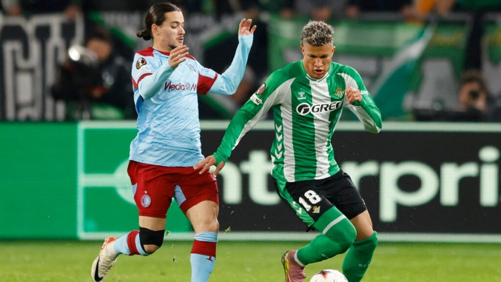 Nelson Deossa fue titular en la victoria del Betis ante Feyenoord por la fecha 8 de la UEFA Europa League
