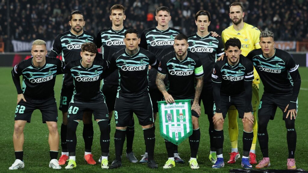 Nelson Deossa fue titular en la derrota por dos goles a cero del Betis ante PAOK