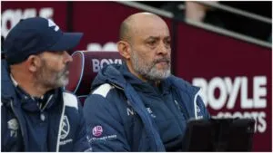 Paco Jémez estalla en el West Ham: primera bronca en pleno partido a 10 días de su llegada