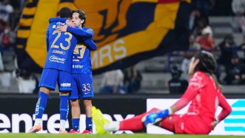Pumas asesta goleada a Santos y coquetea con los primeros puestos de la tabla general