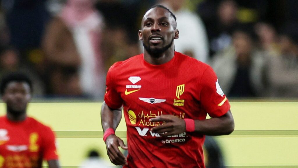 Julián Quiñones marcó tres goles en la goleada 5-0 del Al Qadisiya