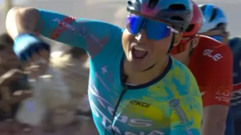 ¡Rebase en la meta! Matteo Malucelli le arrebata a Jonathan Milan la etapa 4 de AlUla Tour 2026