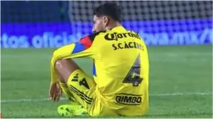 Sebastián Cáceres sale lesionado en duelo Pachuca vs América