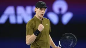 Sinner mantiene paso firme rumbo al tricampeonato en Australia
