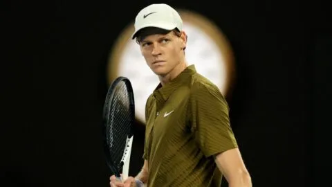 Jannik Sinner se cita con Djokovic en semifinales del Australian Open 2026
