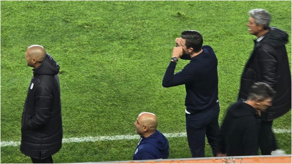 Esteban Solari pidió a Jardine dejar de llorar con el árbitro. Claro Sports