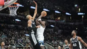 Wembanyama tiene actuación récord y le da a los Spurs una victoria dramática ante los Timberwolves