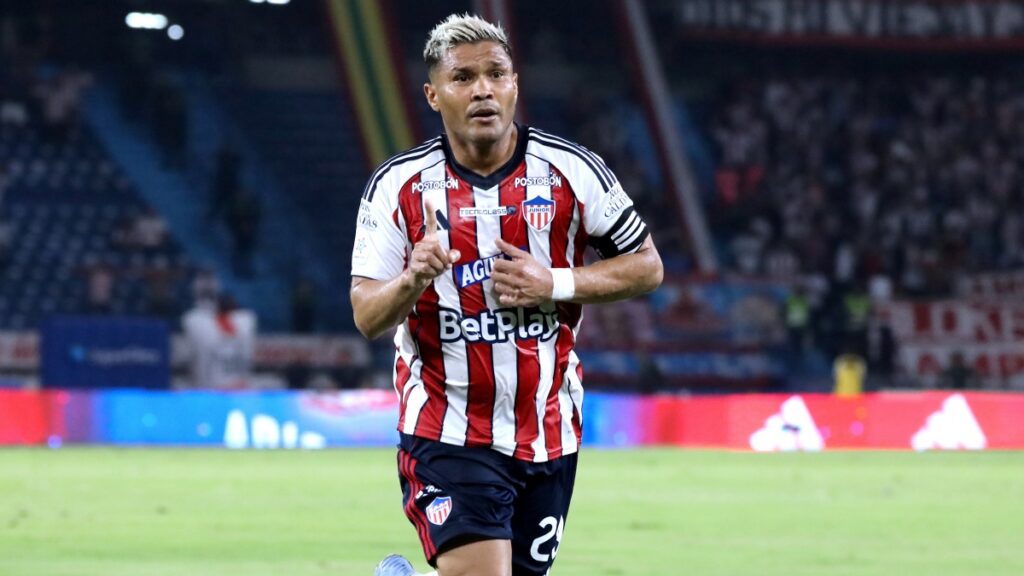 Teófilo Gutiérrez se metió en el top 5 de los jugadores colombianos con más expulsiones en la historia.