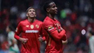 Toluca le da la vuelta a Santos y asalta el liderato de la Liga MX