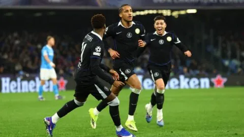 Chelsea evita el Playoff y de paso elimina al Napoli de la Champions League