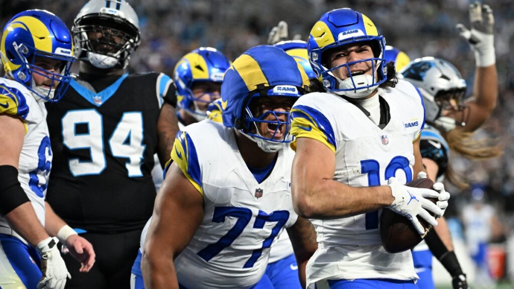 En duelo de volteretas, los Rams se imponen a Panthers y acceden a la ronda divisional
