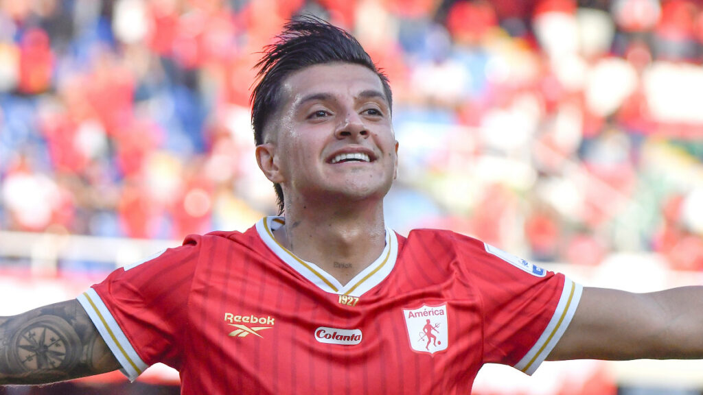 Yeison Guzmán celebra un gol. - Vizzor Image.