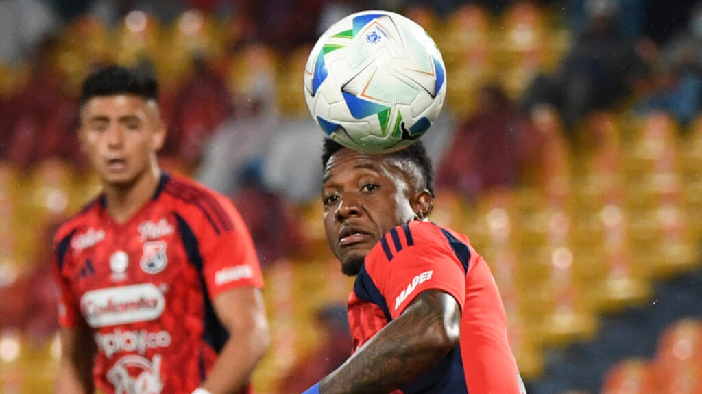 Alexis Serna, en un partido de Medellín. - Jaime Saldarriaga, AFP.