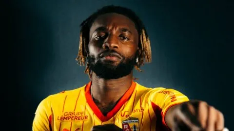 Lens cierra comentarios en redes tras insultos racistas contra Allan Saint-Maximin