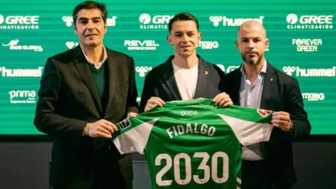 Álvaro Fidalgo, presentado con el Betis: “Era imposible decir que no”
