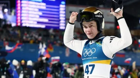 Anna Strom brilla en la final de salto de esquí y gana su segundo oro en Milano Cortina 2026