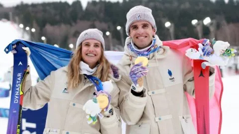 Francia gana el primer oro olímpico en el relevo mixto del esquí de montaña