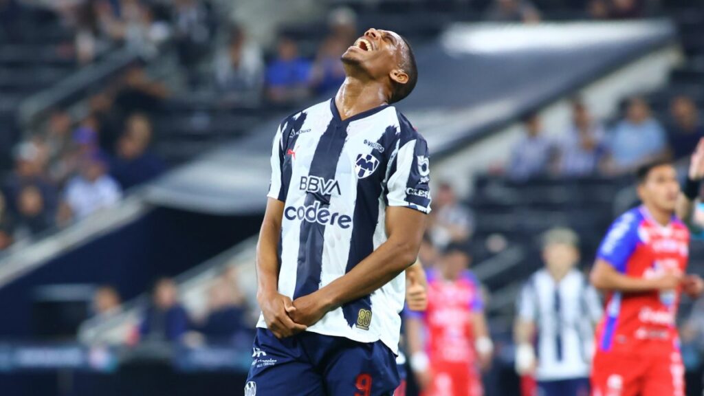 Anthony Martial de ser un fichaje bomba a un paso amargo por Monterrey. Imago 7