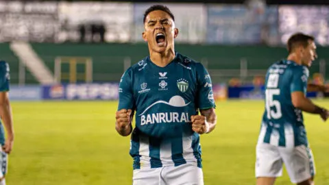 Antigua responde en casa, derrota a Guastatoya y sube en la tabla