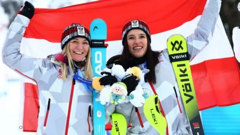 Austria sorprende en el esquí alpino combinado por equipos; Mikaela Shiffrin y Breezy Johnson, fuera del podio