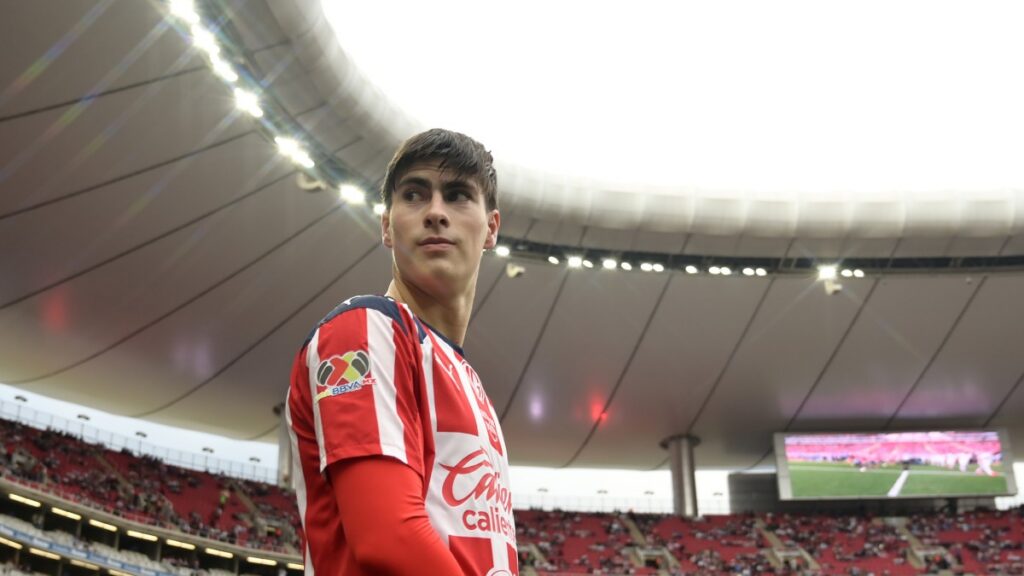 La Hormiga González falla solo frente al marco en el inicio del Clásico Nacional