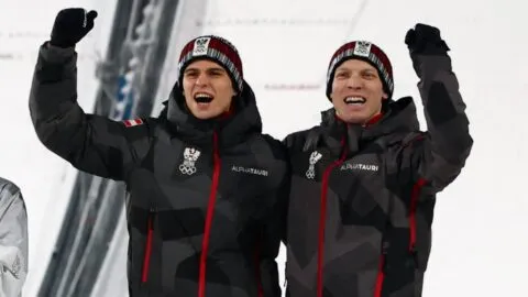 Austria gana oro en la última prueba de salto de esquí, que fue cancelada por fuerte nevada