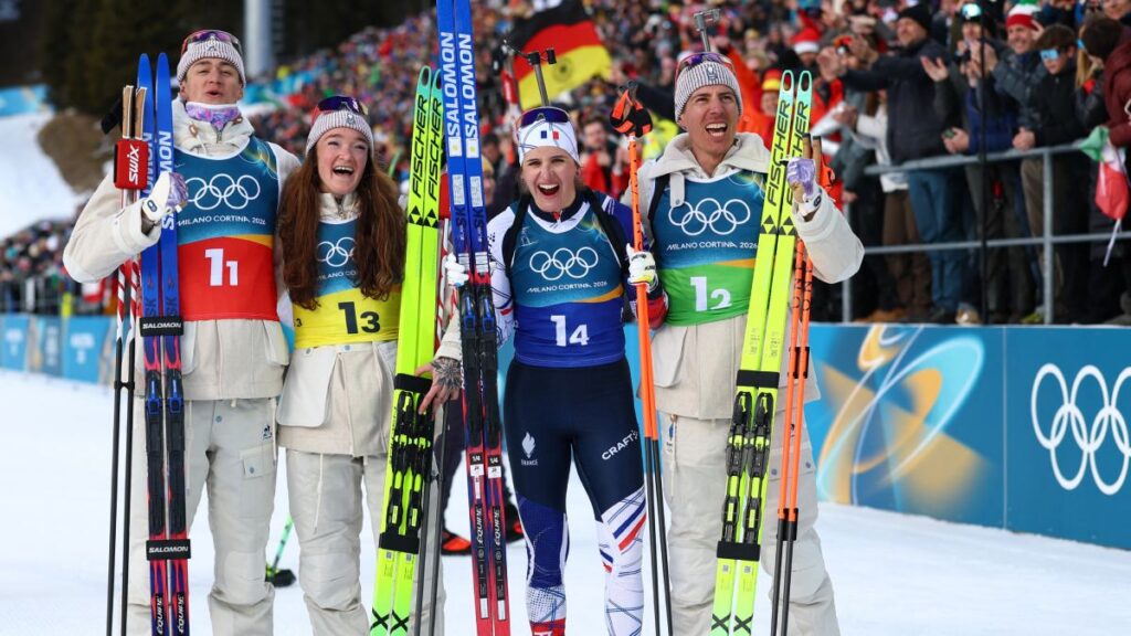 El equipo francés se lleva la medalla de oro en el en la prueba de relevo mixto 4x6km de biatlón en los Juegos Olímpicos de Invierno Milano Cortina 2026.