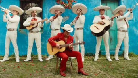 Bruno Mars se estrena con Mariachi y rinde homenaje a México: así suena “Risk It All”, su nuevo tema