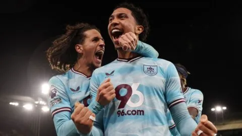 El Burnley cachetea con épica remontada al Crystal Palace en Selhurst Park