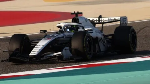 Checo Pérez y Cadillac sufren en Bahréin; Mercedes domina los tests de F1