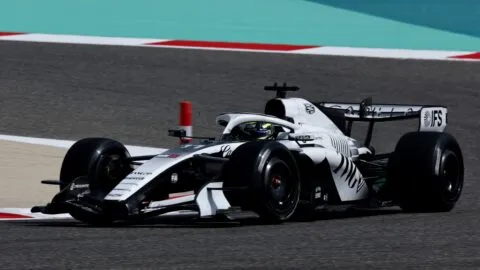 Checo Pérez suma kilómetros con Cadillac mientras Leclerc lidera el Día 2 en Bahréin