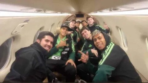 Chivas mandó un avión privado por sus seleccionados