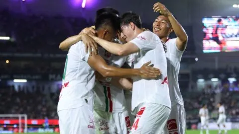 ¡No hay quinto malo! Chivas vence a Mazatlán y se aferra a la cima