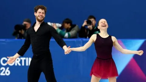 Polonia patina con un mensaje de amor incondicional de la mano de Woodkid