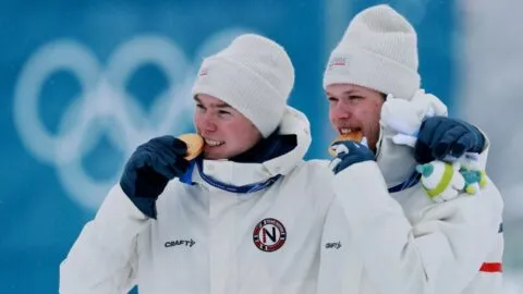 ¡Un oro más para Noruega! Skoglund y Oftebro ganan la combinada nórdica sprint por equipos