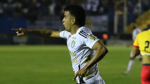 Comunicaciones remonta frente a Marquense y suma una victoria clave en la lucha por el descenso