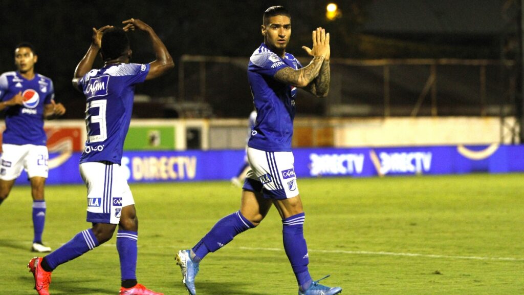 Cristian 'Chicho' Arango pidiendo perdón después de anotar un gol con Millonarios