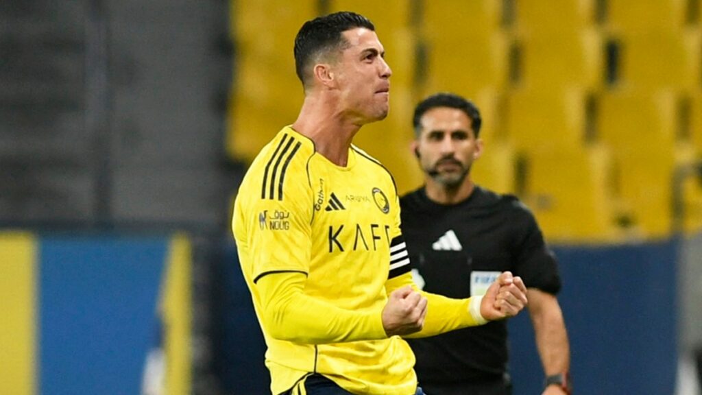 Cristiano Ronaldo lleva a Al Nassr al triunfo con doblete frente a Al Hazem