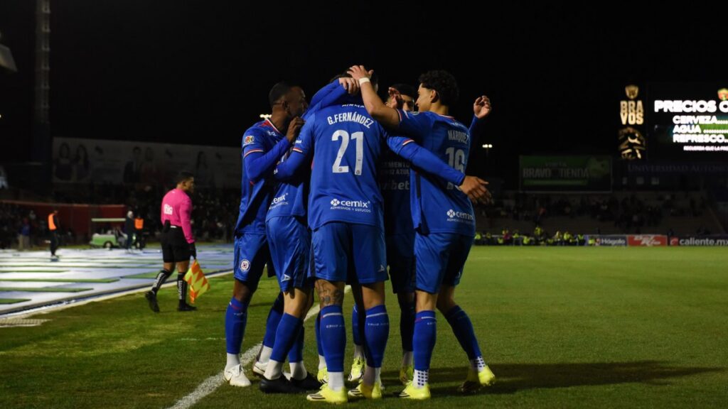 Cruz Azul debuta con goleada ante Vancouver en la Concachampions