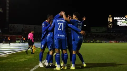 Cruz Azul debuta con goleada ante Vancouver en la Concachampions