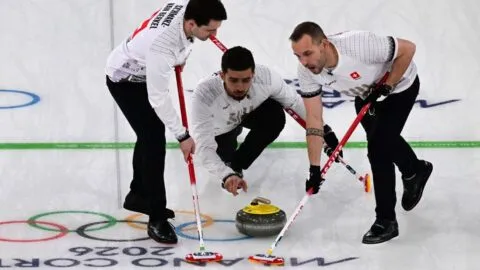 Suiza se lleva la medalla de bronce en el curling varonil
