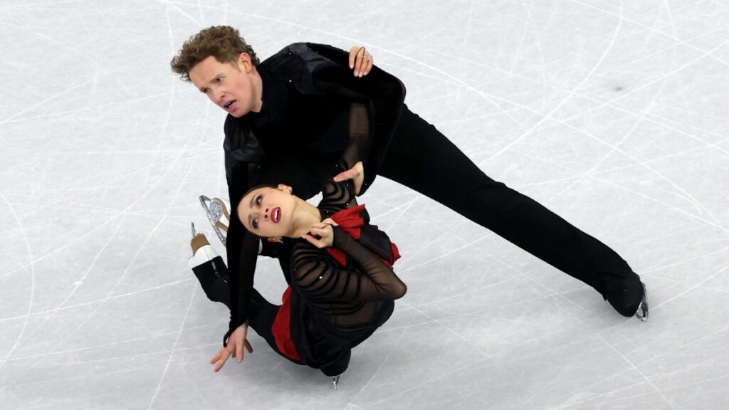 Estados Unidos lidera la danza libre por parejas al ritmo de ‘Paint It Black’