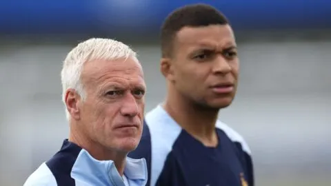 Didier Deschamps defiende el 'egoísmo' de Mbappé: no necesita correr "11 kilómetros por partido"