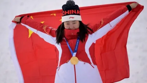 Doble oro de China y dominio de Johannes Klaebo encabezan los Golden Moments de Corona para Latinoamérica