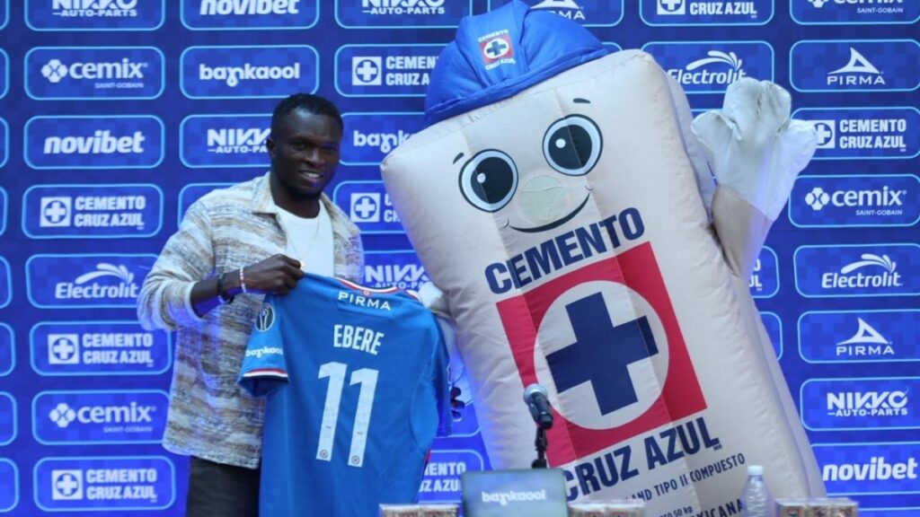 Ebere es presentado con Cruz Azul | Pressport